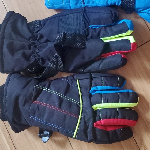 2 snow gloves - Picture 2 of 3